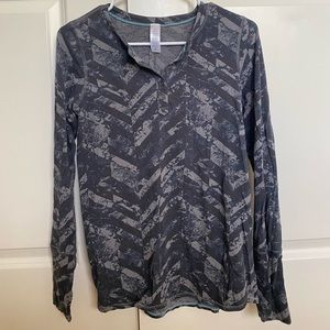 Athletic long sleeve shirt